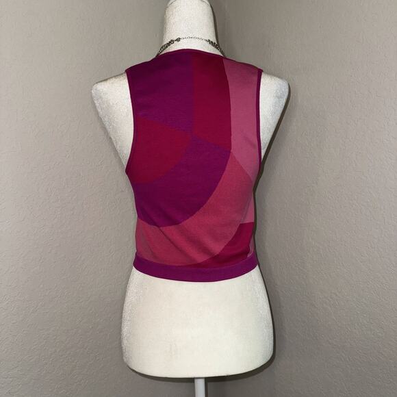 Fabletics Active Crop Top Women's XL Pink Magenta Stretch Sleeveless Activewear - Picture 3 of 8